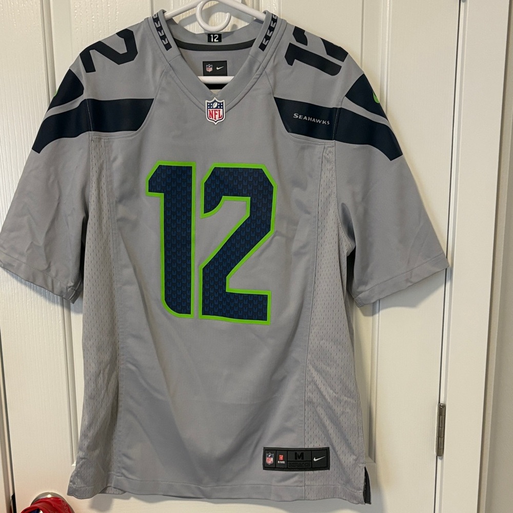 Men’s “12 Fan” Seahawks Jersey.. Size: Medium.